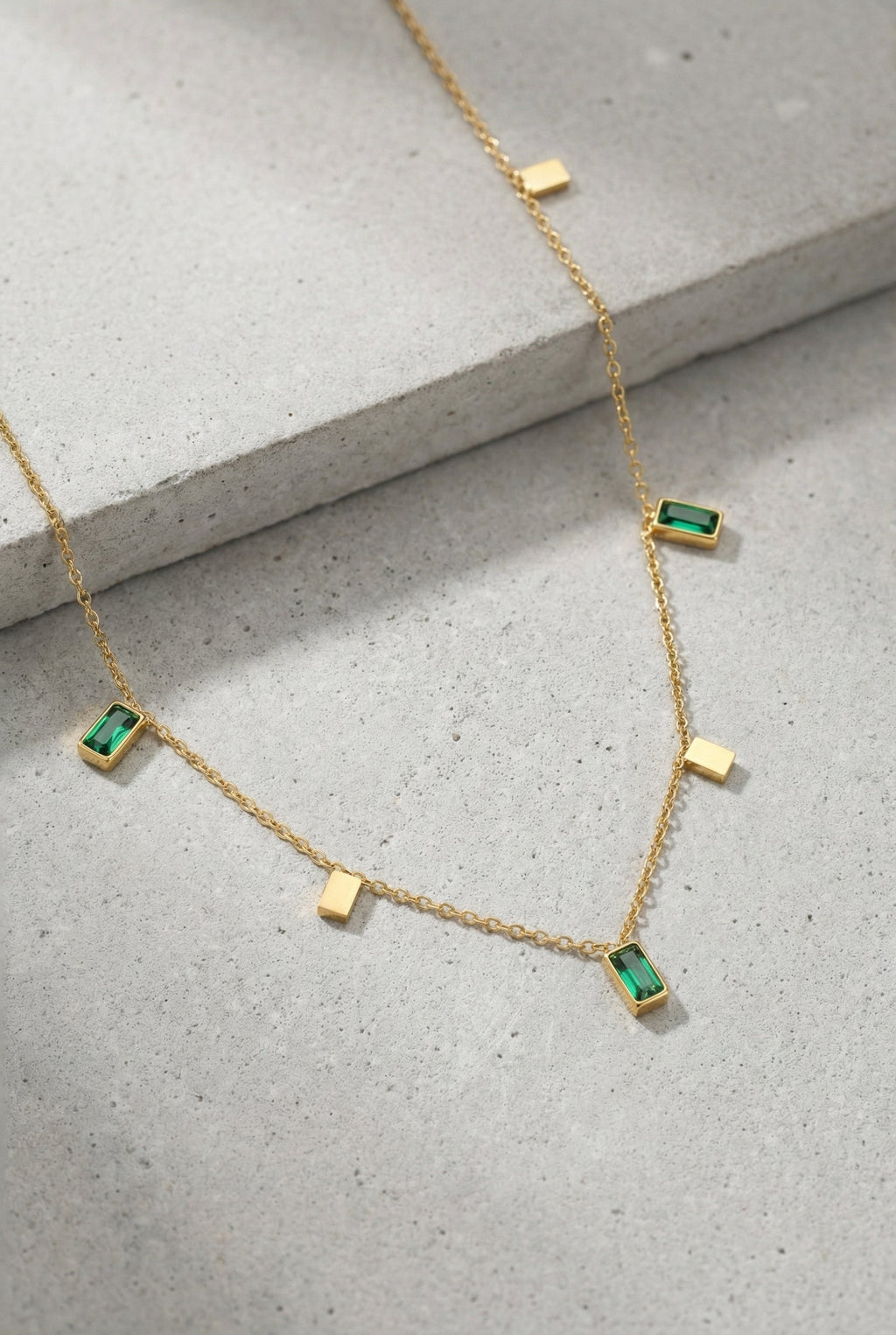 LYON – Gold Plated Emerald Mini Pendant Necklace – 047