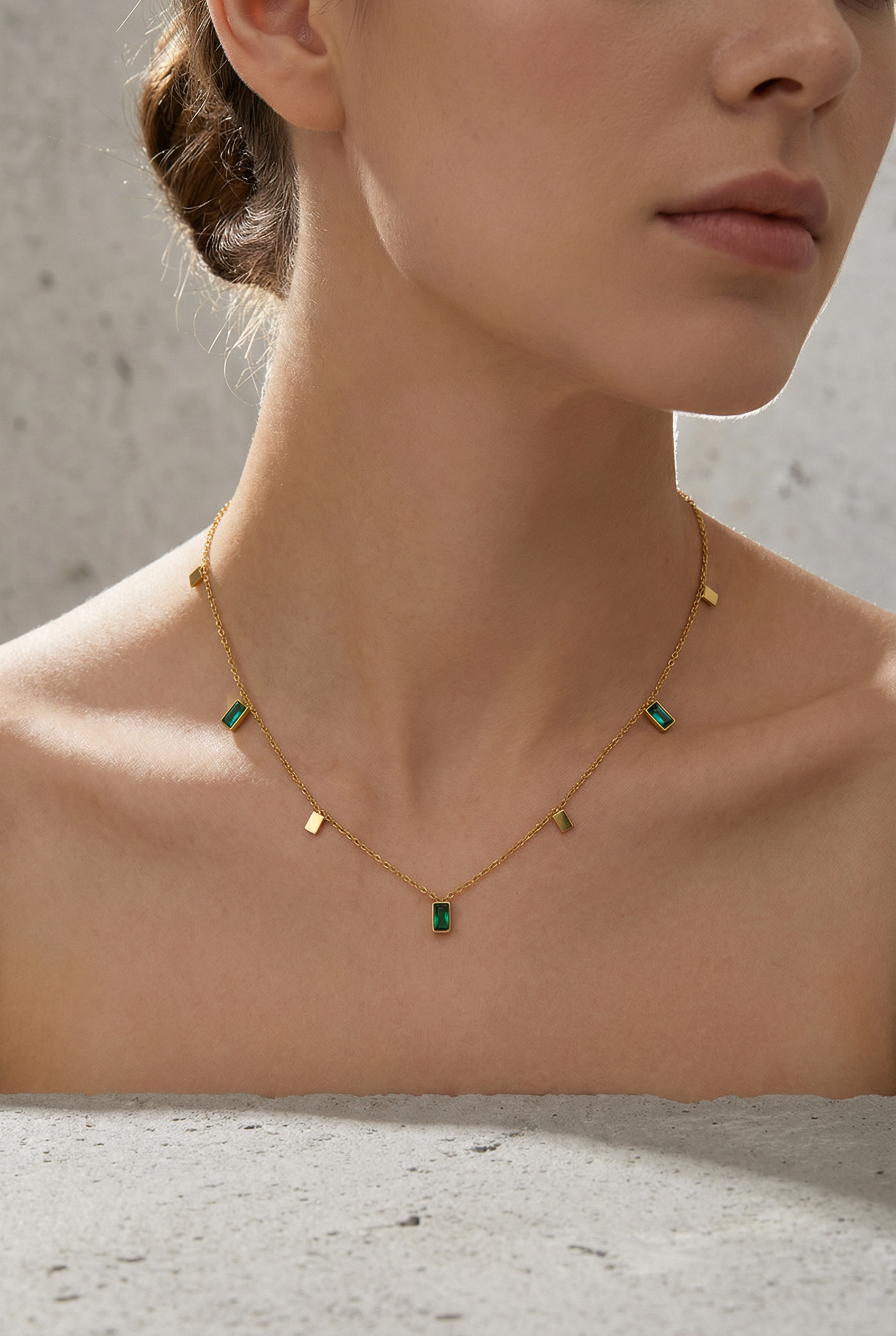 LYON – Gold Plated Emerald Mini Pendant Necklace – 047