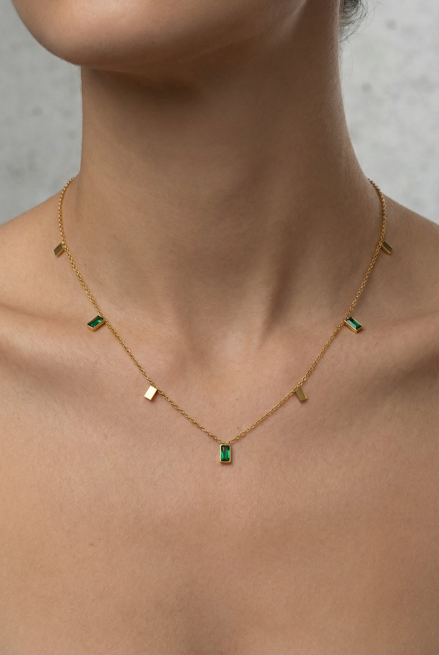 LYON – Gold Plated Emerald Mini Pendant Necklace – 047